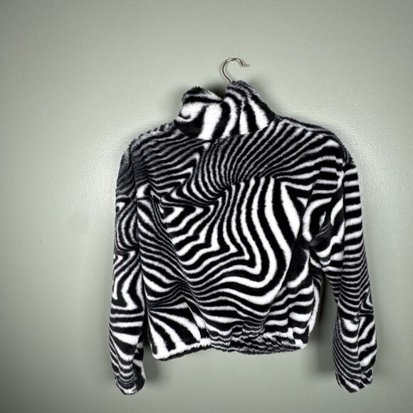 Honey & Sparkle Faux Fur Soft Zebra Print Cropped 1/4 Zip Pullover Size Small - Picture 2 of 10